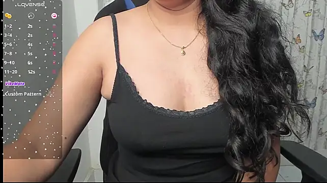 Smiley_Riya live cam on StripChat