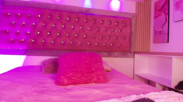 MylaDreams live cam on StripChat