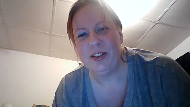 starlight1983 live cam on StripChat