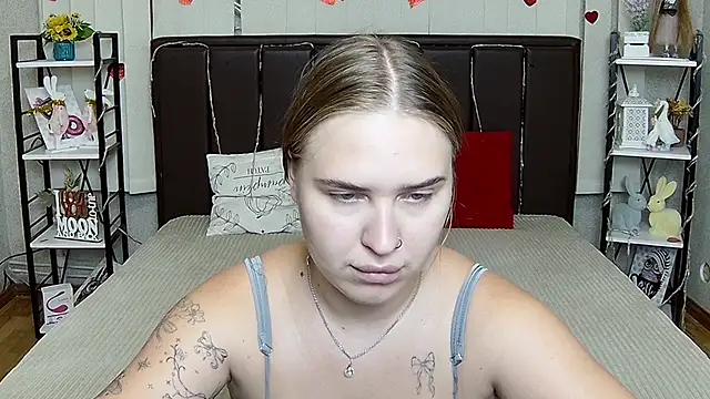 LauraHlot live cam on StripChat