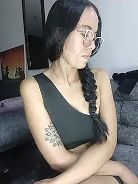 MiaForever1 live cam on StripChat