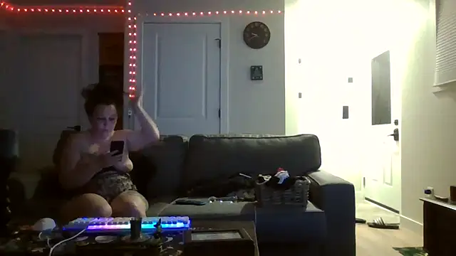 queenemerald (F milf) - Take off top!