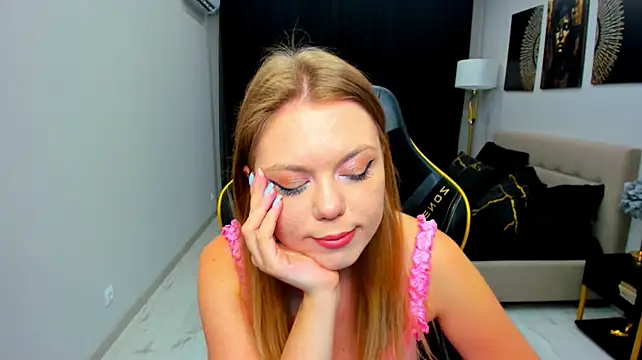Strawberrye live cam on StripChat
