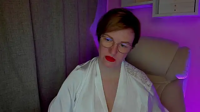 feliziaDesire live cam on StripChat