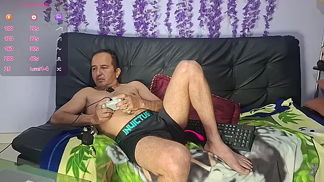 EnzoRomanof live cam on StripChat