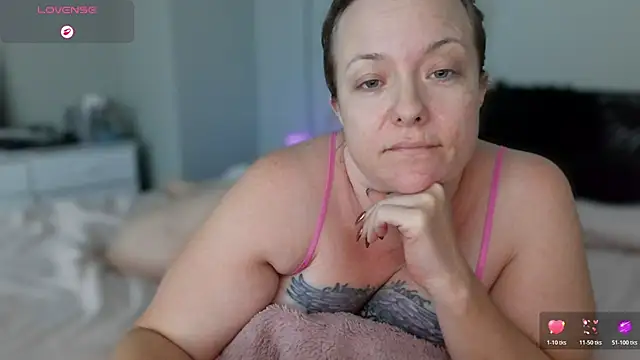 julimonroe live cam on StripChat