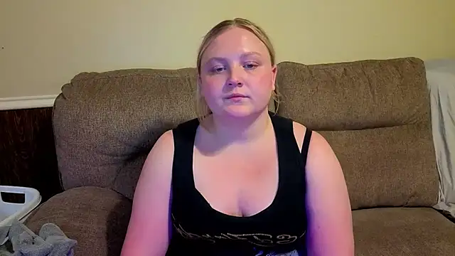 PhatAssBlond live cam on StripChat