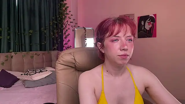 Love_is_Lola live cam on StripChat