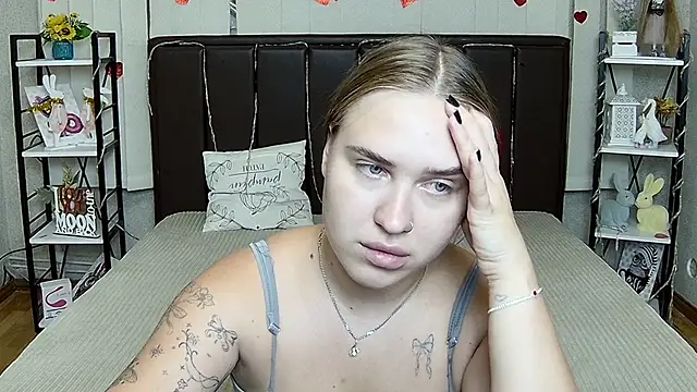 LauraHlot live cam on StripChat