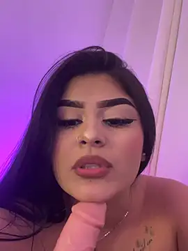 Kariina__69 live cam on StripChat