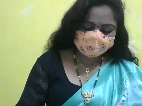 anu-reddyy live cam on StripChat