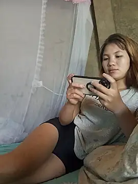 late2004 live cam on StripChat
