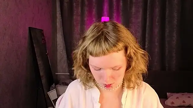 VioletDesiree live cam on StripChat
