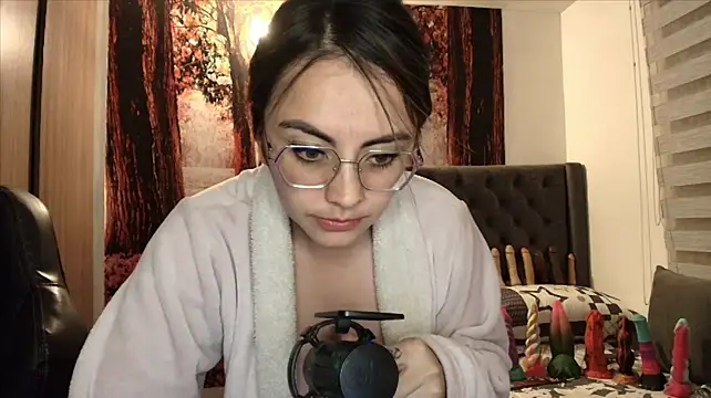 sofia23dirty live cam on StripChat