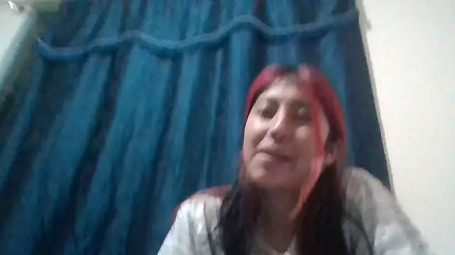 sarah12333 live cam on StripChat