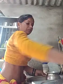 CHANDNi_700 live cam on StripChat