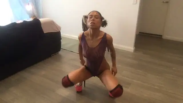 XiXiDimond live cam on StripChat
