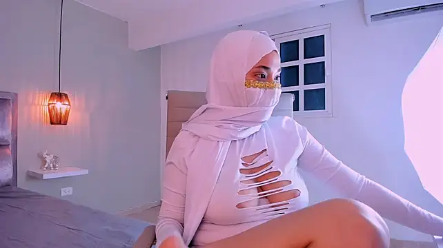 LittleNoor live cam on StripChat