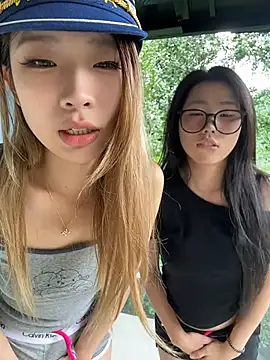 xiaozz-001's Live Sex Cam Show