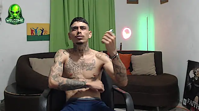 alpha_zom live cam on StripChat