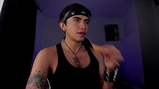 darkodarkoo live cam on StripChat