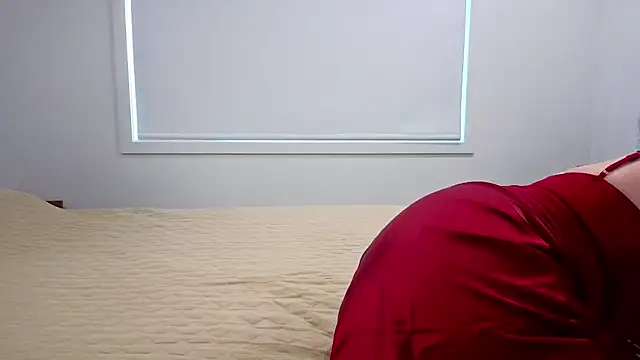 Aussiecougar live cam on StripChat