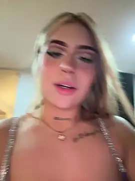 MiaWhitePink_ webcam