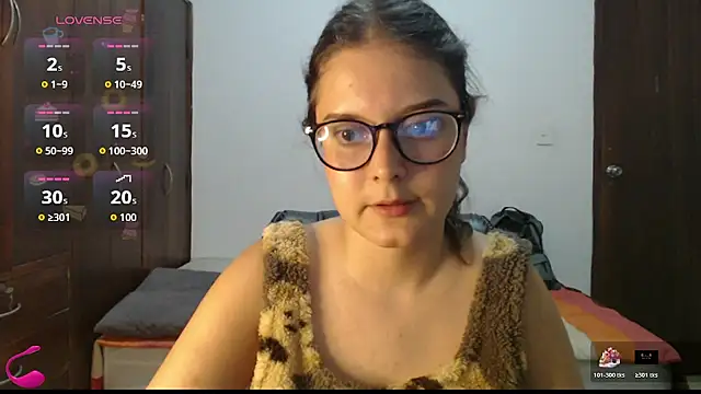 MadieeLorez live cam on StripChat