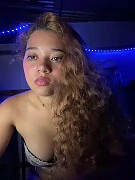 Rico02j live cam on StripChat