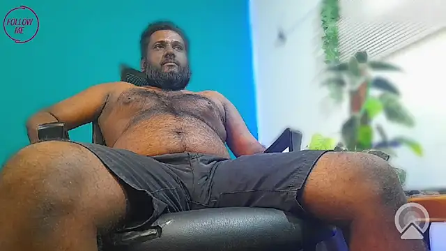 rayansmith_ (M young) - Rub my bulge & spit on cock