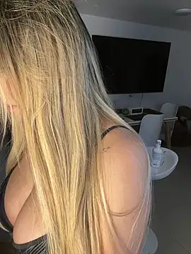 miawhitepink_ (F young) - TWERKING + SPANKS