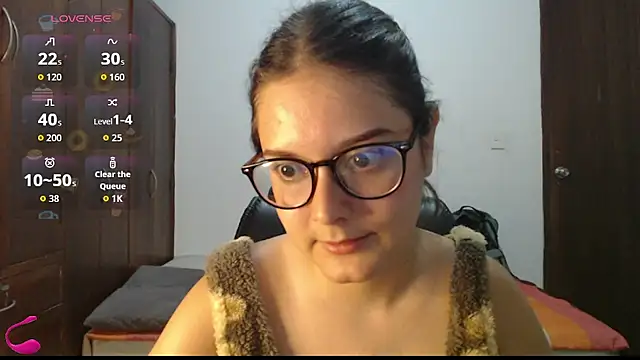 MadieeLorez live cam on StripChat