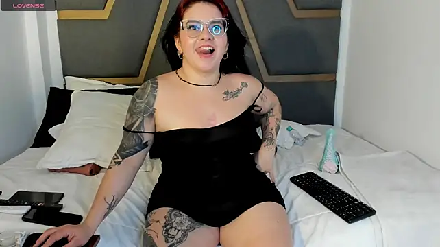 juana_valkiria live cam on StripChat