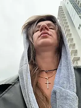evvamur (F young) - Take off your black top, guys.