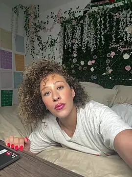 LyraCovee live cam on StripChat