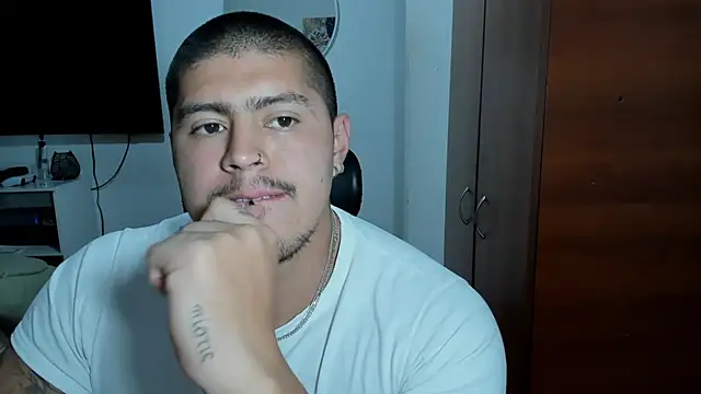 Baltazar_Dupont live cam on StripChat