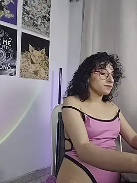 little__ammy live cam on StripChat