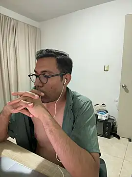 AdrianGarcia89 live cam on StripChat