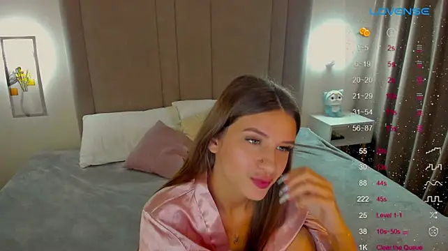Lola_lovelyyy live cam on StripChat