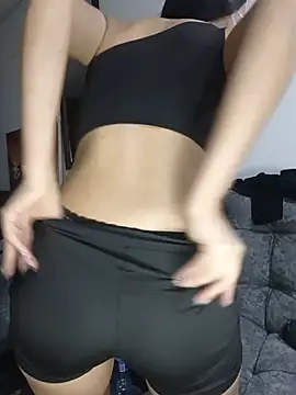 MiaForever1 live cam on StripChat