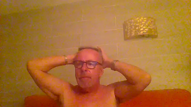 tuggy59 live cam on StripChat