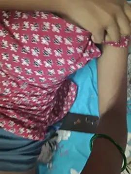 cute_riya_11 webcam