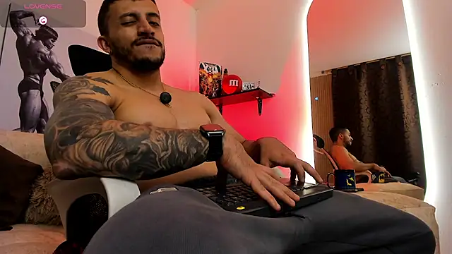 LiamReigns_ live cam on StripChat