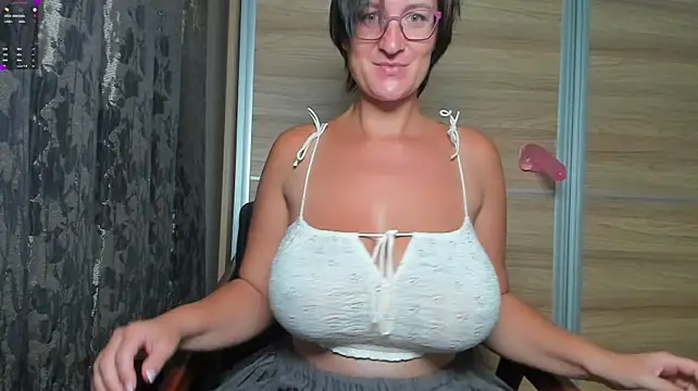 CurvyJules69