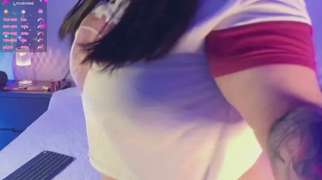 emmajohnss live cam on StripChat