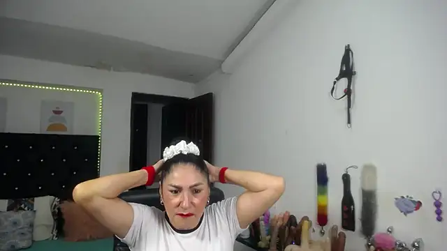 mature_bigboobs10 live cam on StripChat