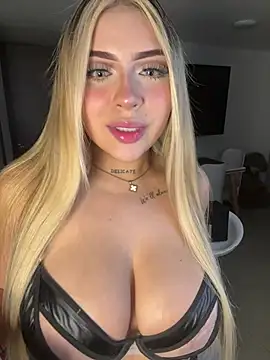 MiaWhitePink_ live cam on StripChat