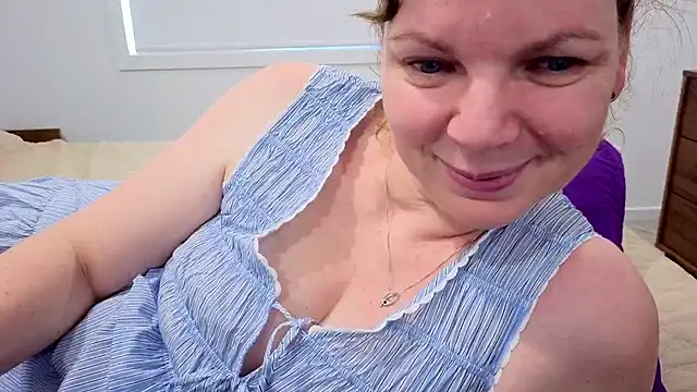 Aussiecougar live cam on StripChat