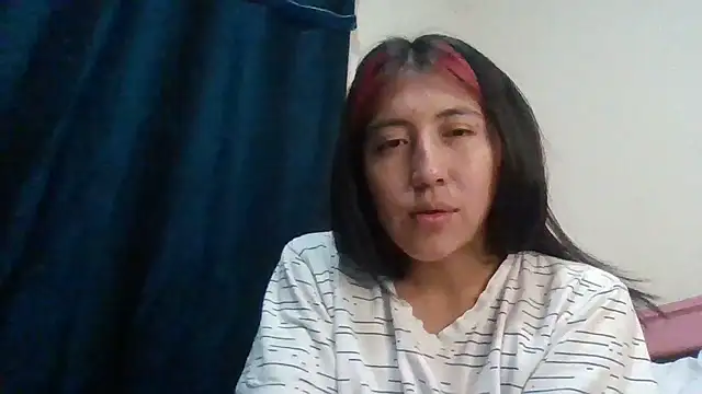 sarah12333 live cam on StripChat