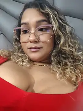 BrendaGirs live cam on StripChat